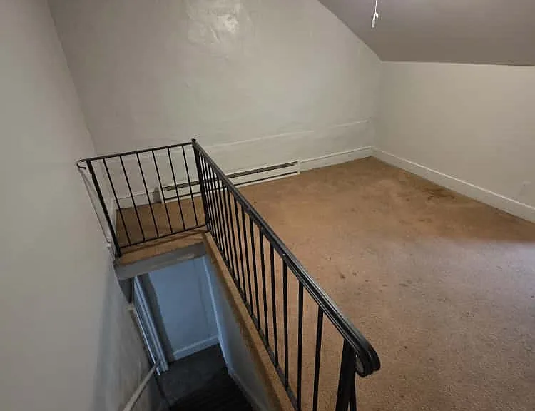 389 Hewitt St — Photo 3
