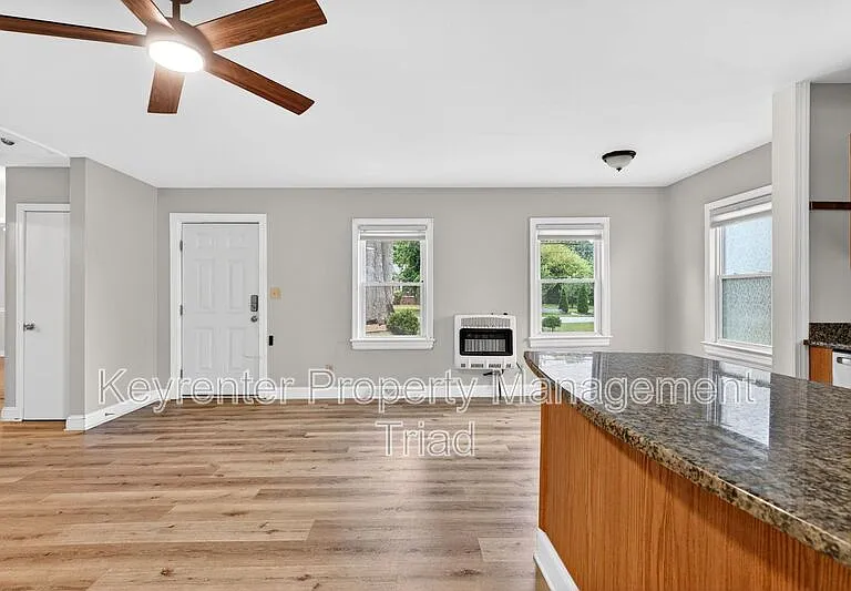 704 E Lexington Ave — Photo 5