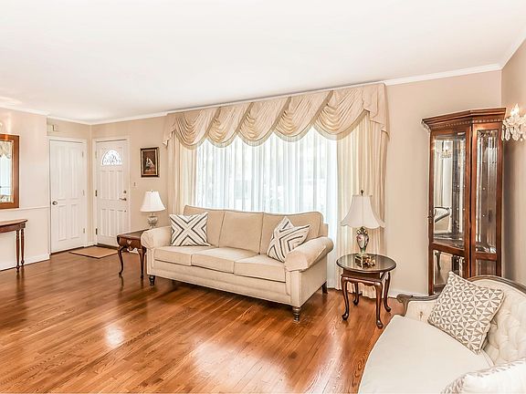 4th image of 46-14 247th St