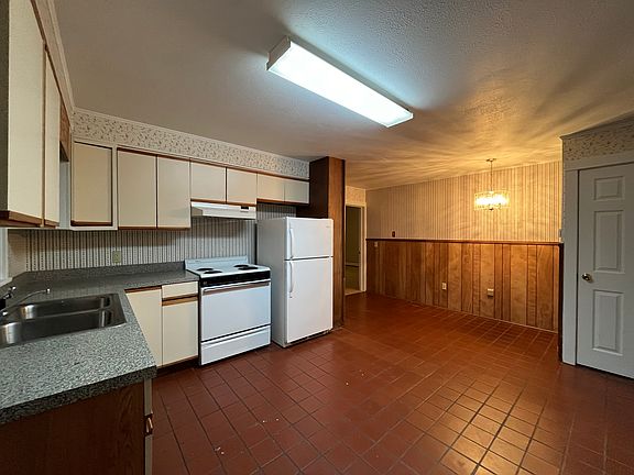Open concept kitchen and dining area
