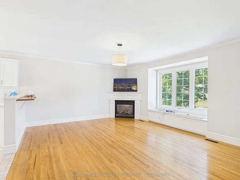 14 Eastgate Dr — Photo 6