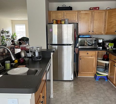 5th image of 2799 Barclay Way