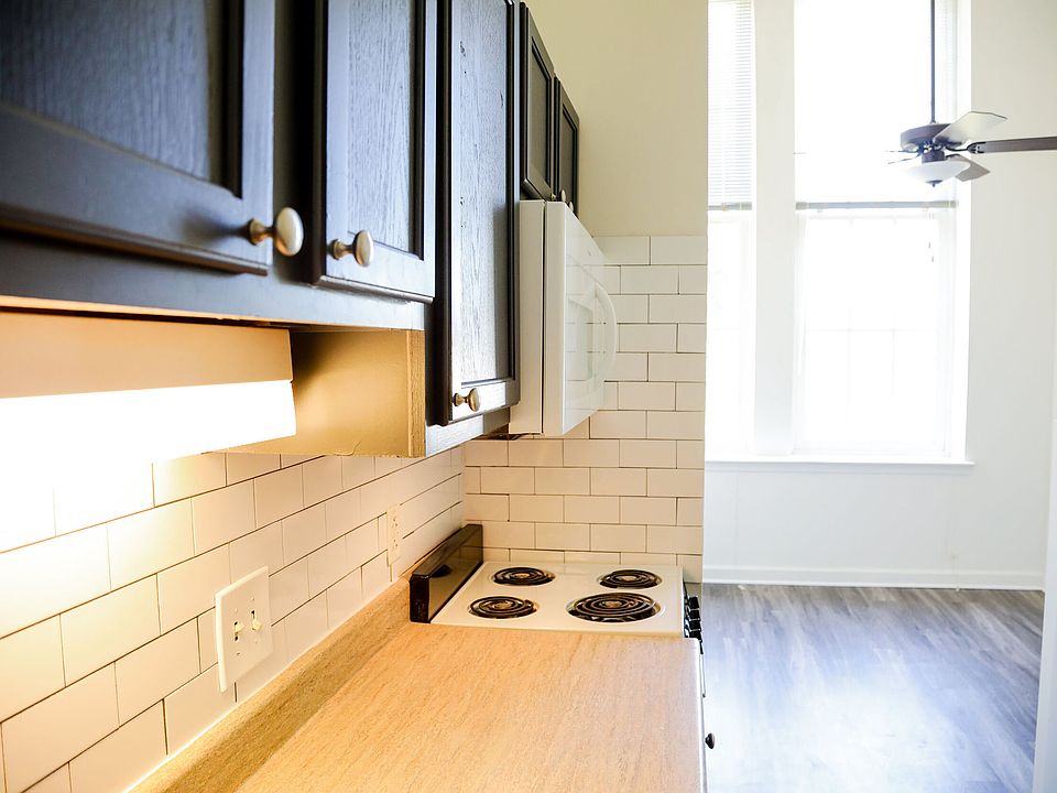 1st image of 1411 Bainbridge St #105