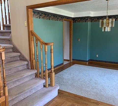 Entry and Formal Dining View