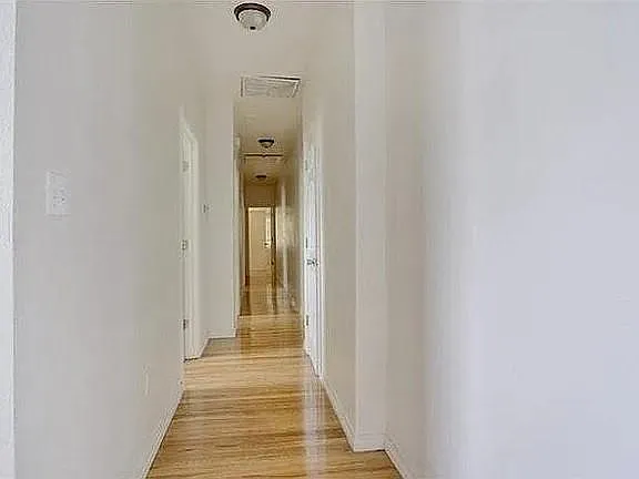 3 bed, 1.0 bath, 925 sqft, $1,600 — Photo 4