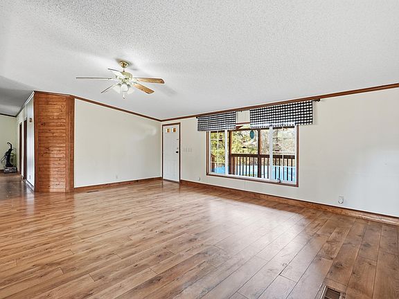 3rd image of 15 Aurora Ln