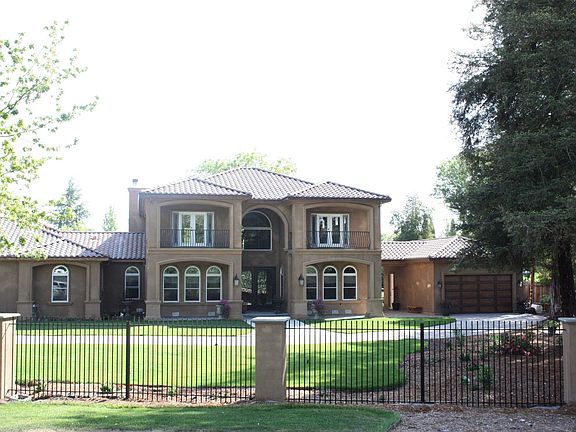2nd image of 3000 N Rainier Ave