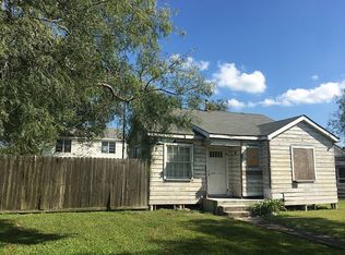 222 W Heard St, Refugio, TX 78377