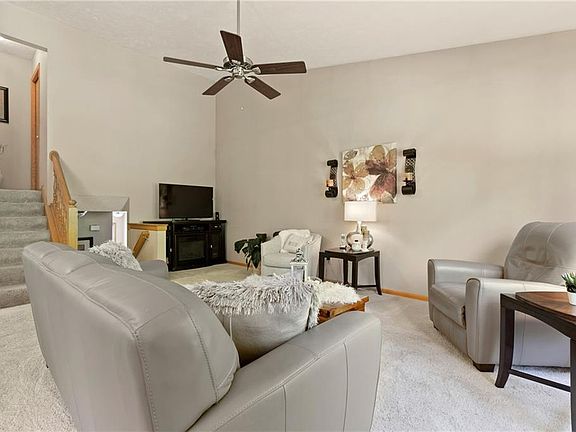 4th image of 9063 Arden Dr