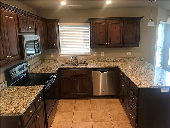 2nd image of 6 Skelton Dr
