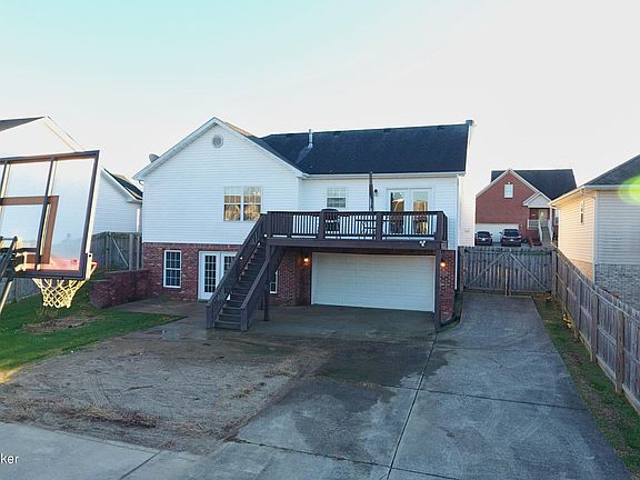 3rd image of 3227 Squire Cir