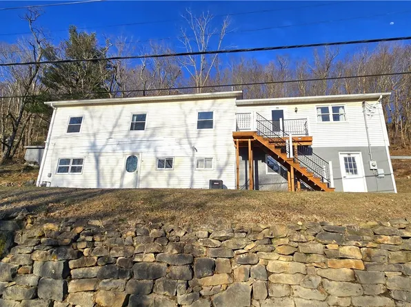 30 Commerce St, New Cumberland, WV 26047