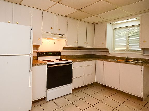 4th image of 1410 Warwick Ave APT 4
