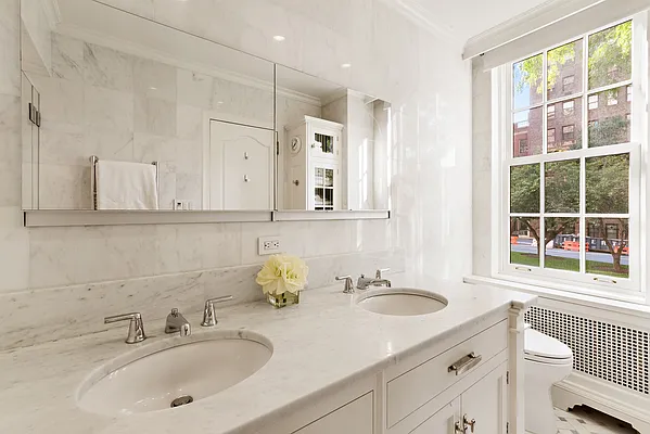 Sold by Compass | media 10