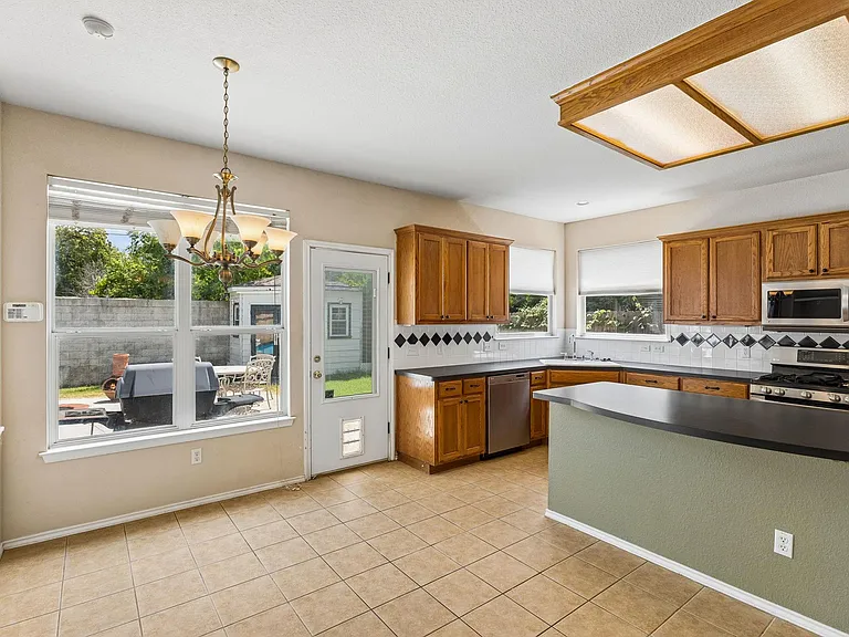 2404 Kristen Ln — Photo 13