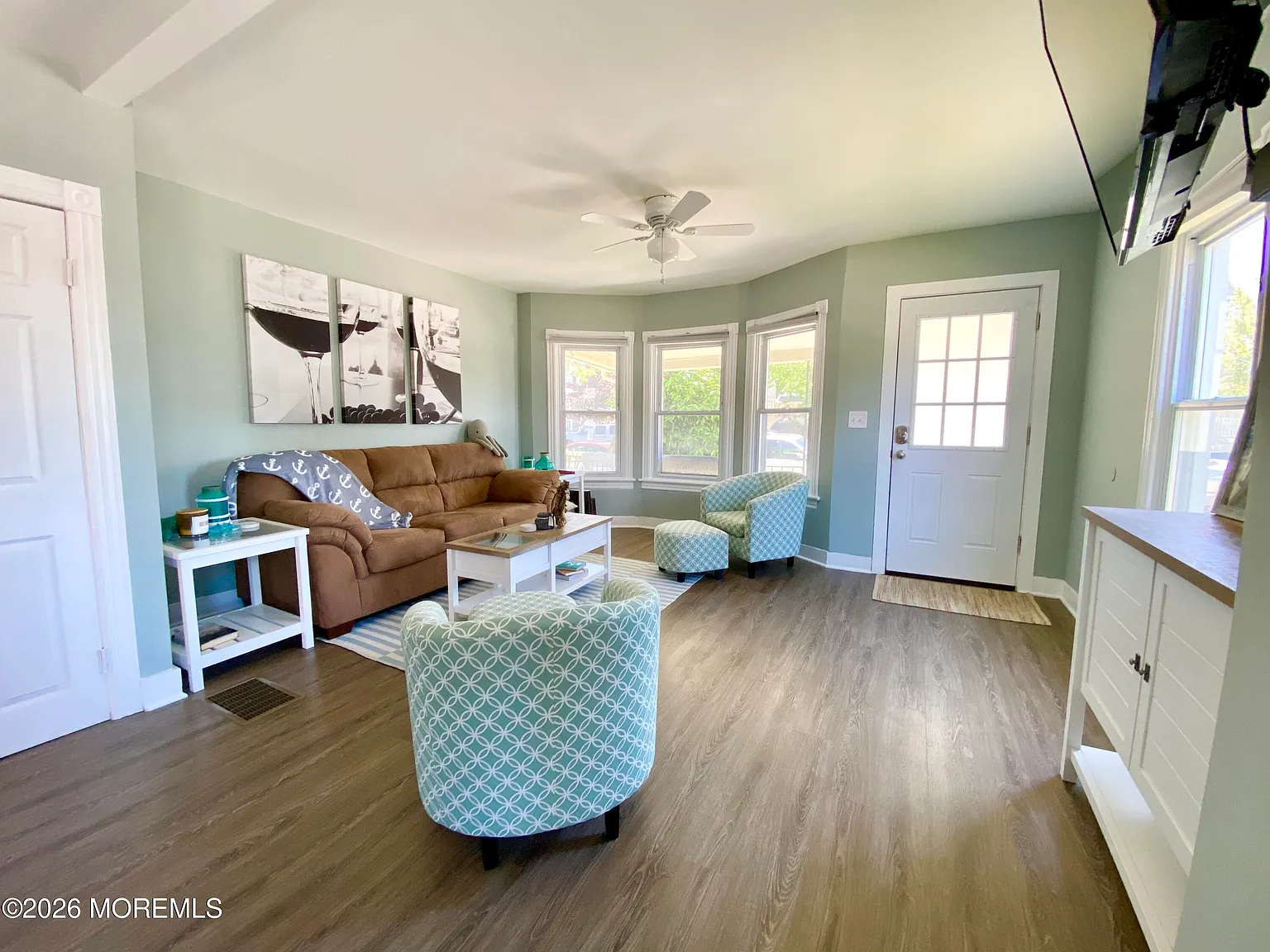 3 bed, 1.5 bath, 1200 sqft, $4,000 — Photo 3