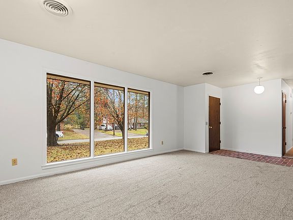 3rd image of 511 Willow Oak Dr