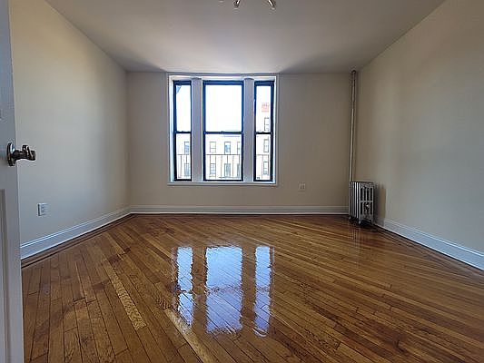 4th image of 433 Rogers Ave #3K