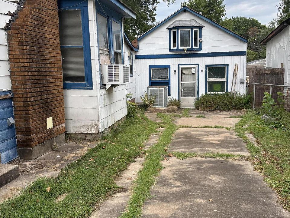 2nd image of 2450 N Lyon Avenue