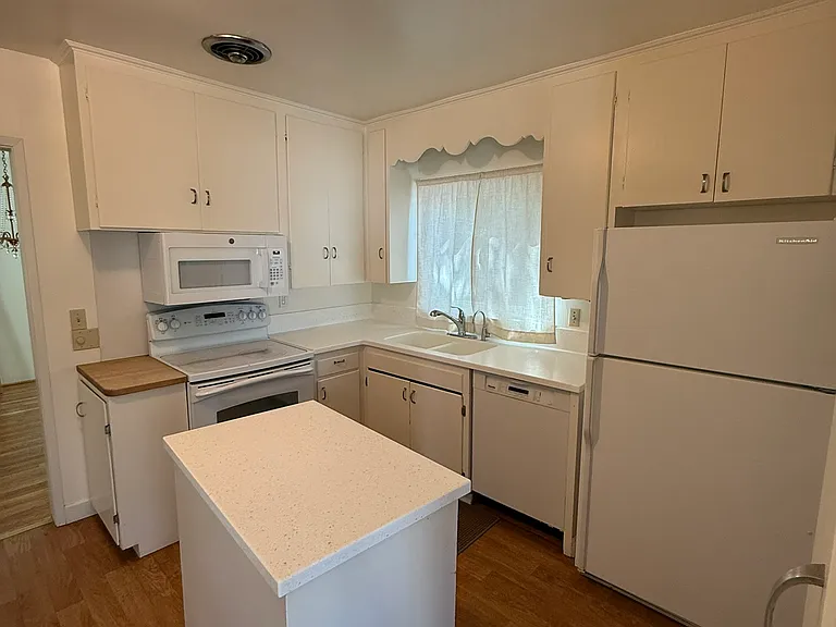 810 Martin St — Photo 22