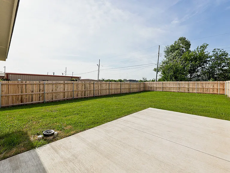200 NW 122nd St #B — Photo 31