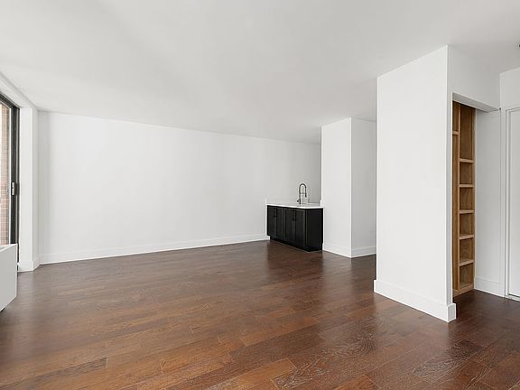 4th image of 157 E 32nd St APT 3E