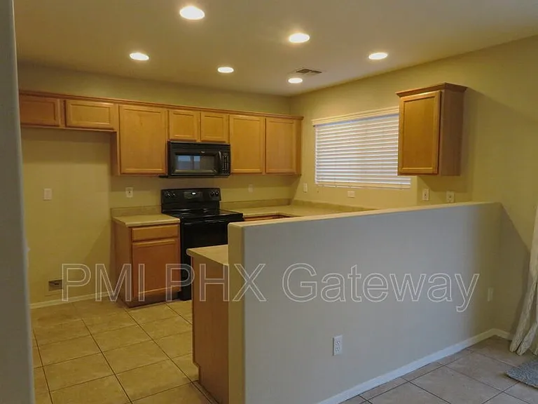 1139 E Lowell Ct — Photo 8