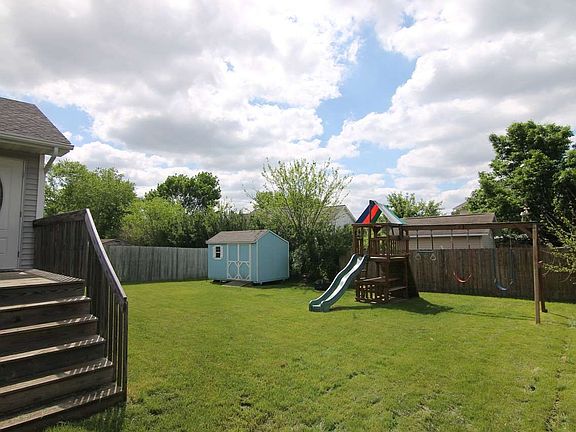 4th image of 875 Augusta Cir