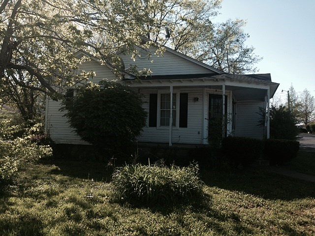 1st image of 814 Nugent St