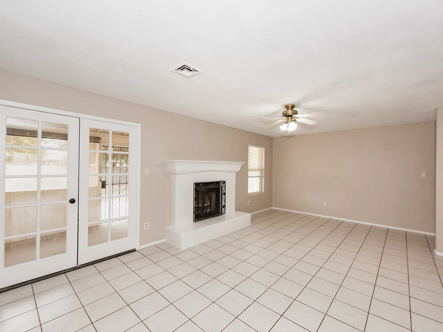 3 Bedroom Home 2 Miles from MCAS Yuma — Photo 4