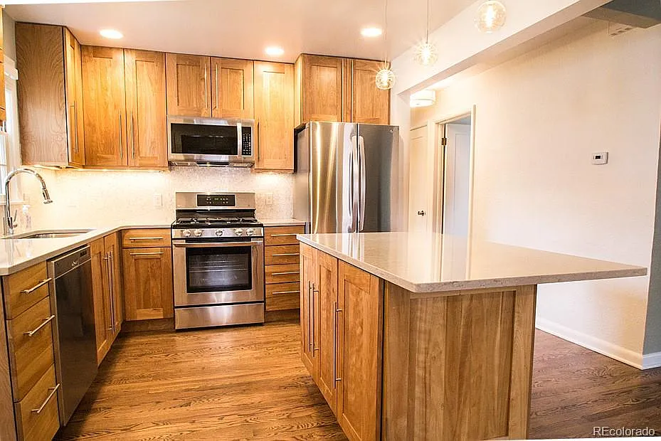 3 bed, 2.0 bath, 1525 sqft, $3,000 — Photo 4