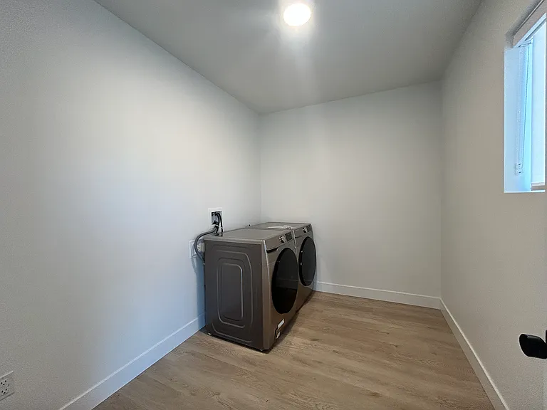 Basement apartment, walkout. Laundry. Appliances included.