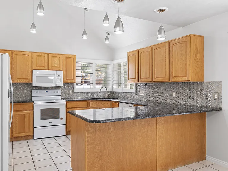 2102 E Candle Spruce Cv — Photo 16