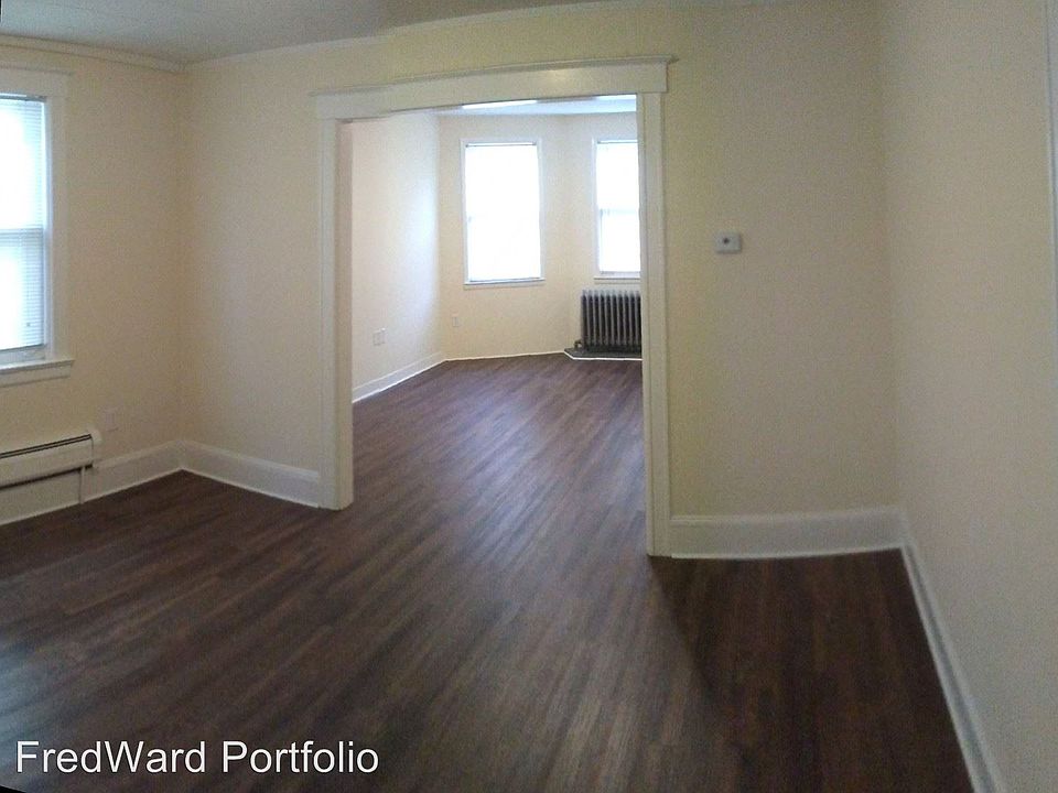 2nd image of 149 Frederick St APT 1R