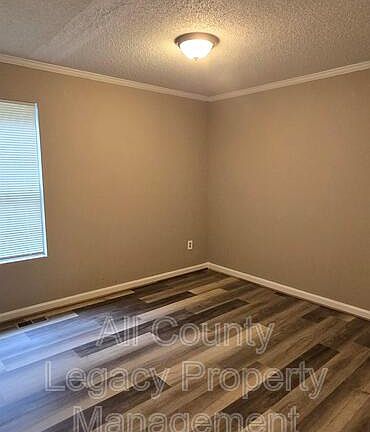 4th image of 4675 Lois Dr