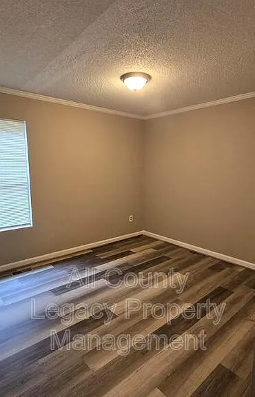 4675 Lois Dr — Photo 4
