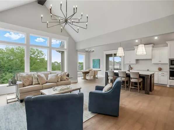 24586 W 126th Ter, Olathe, KS 66061