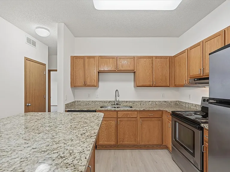 Crown Villa Apartments — Photo 4