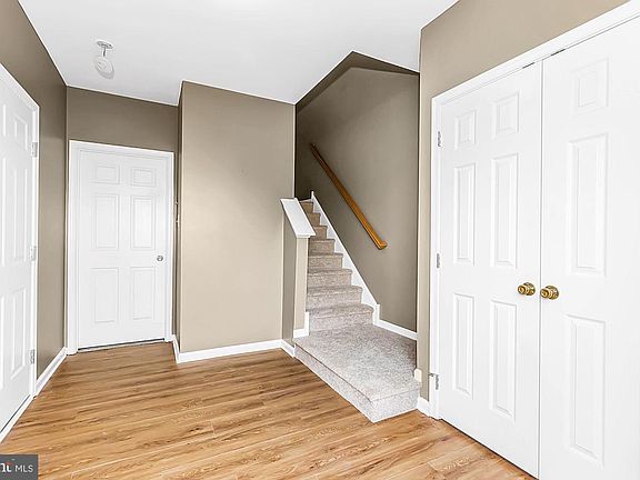 4th image of 44 Narragansett Ln