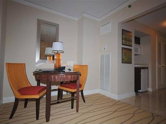 DEN FAMILY ROOM