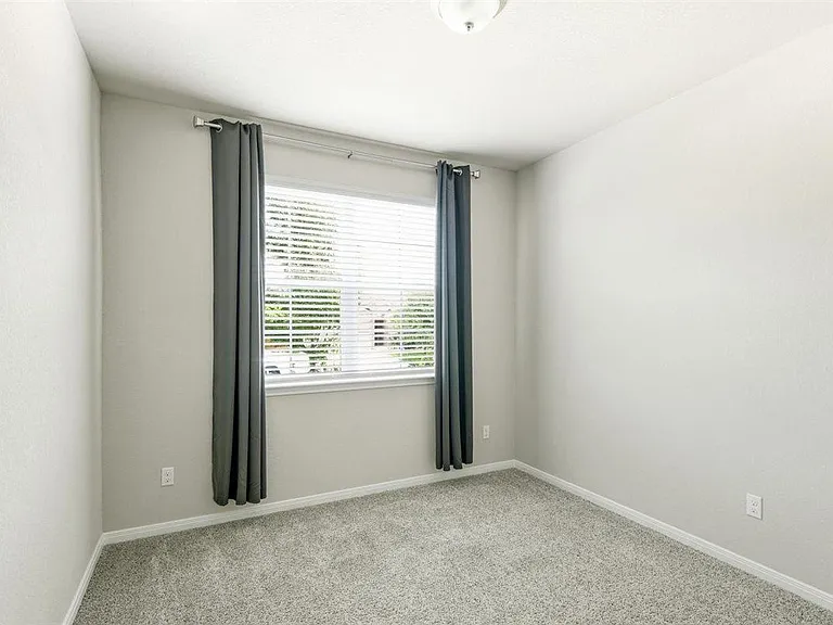 106 Lullaby Dr — Photo 12