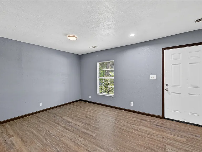 601 Royal St — Photo 10