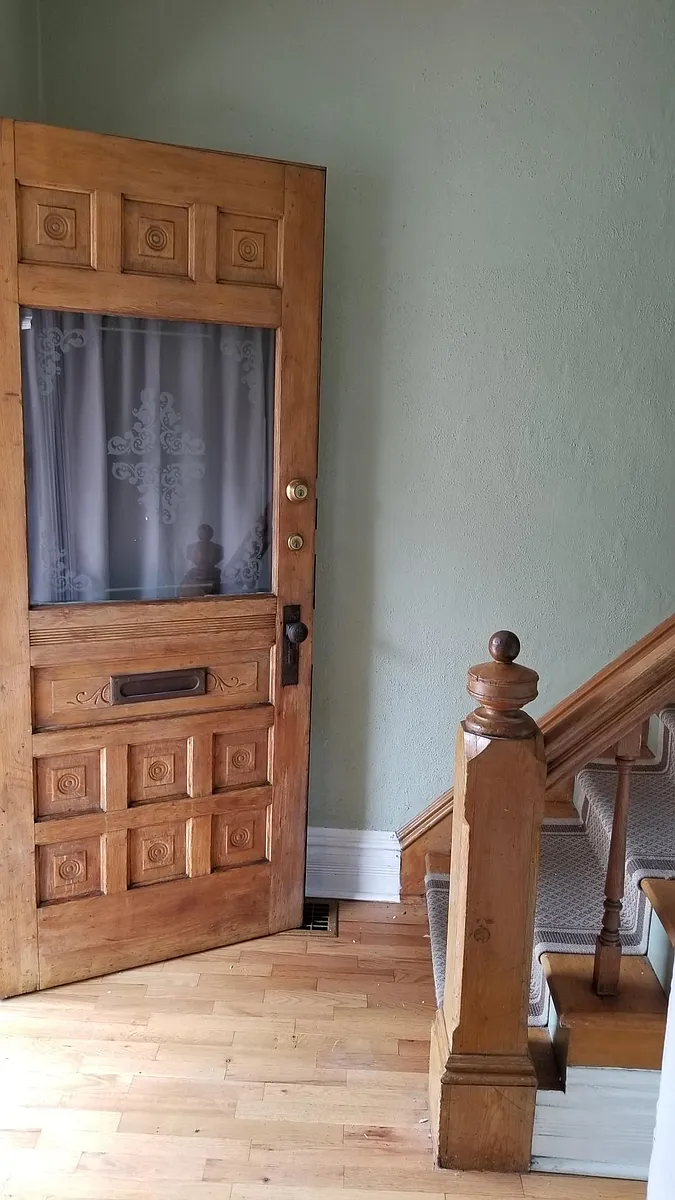 entry - 19 E Maple Ave