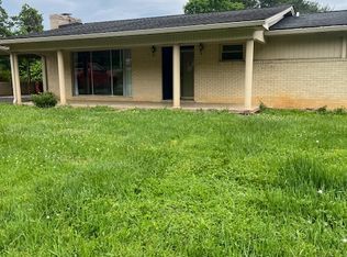 303 Village Dr, Johnson City, TN 37604