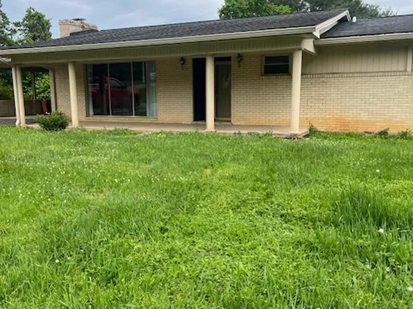 303 Village Dr, Johnson City, TN 37604