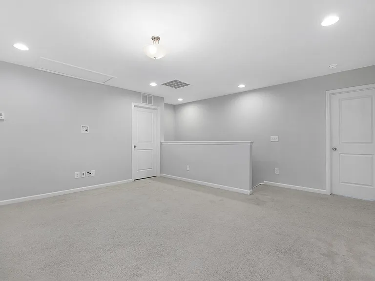 Living area upstrais
