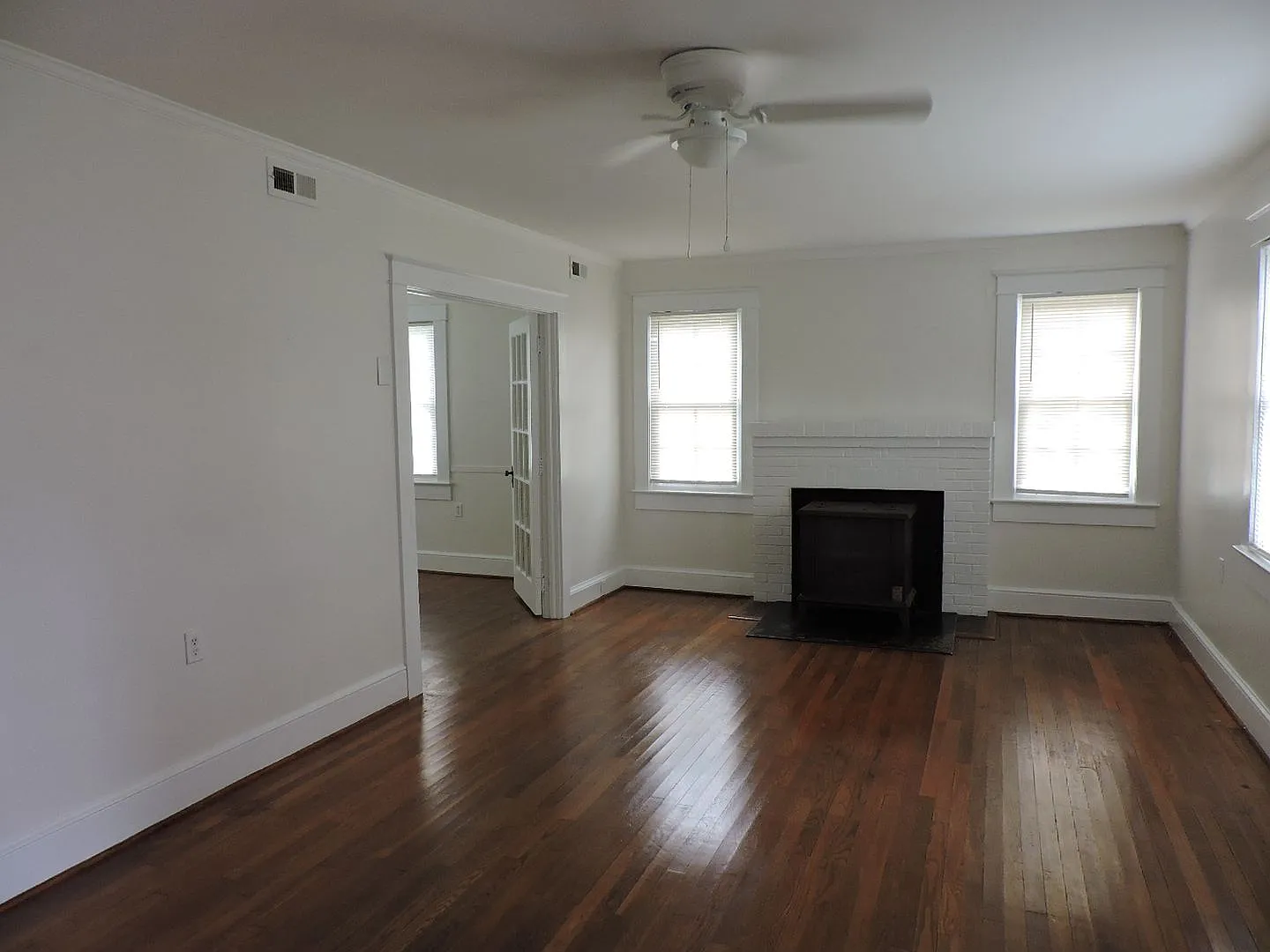 3 bed, 1.5 bath, 1800 sqft, $1,850 — Photo 2