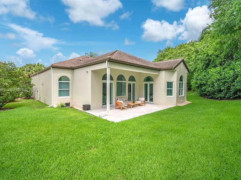 2163 Bay Ct — Photo 3