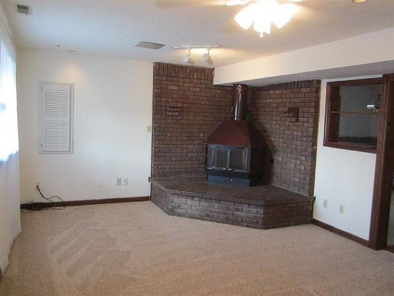 3rd image of 412 Columbia St