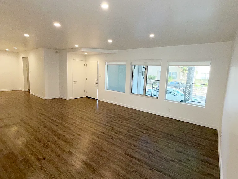 Beverly Hills apartment — Photo 6